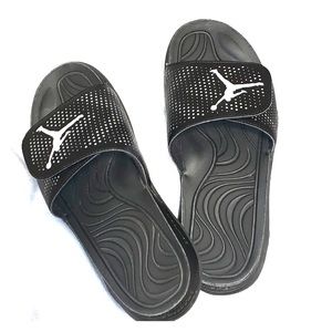 black jordan slides